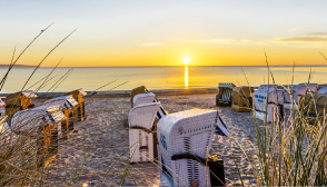 Strandkörbe am Meer